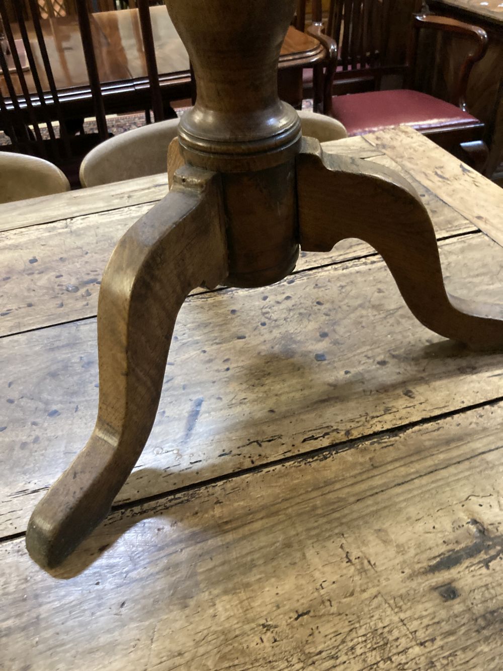A George III oak tripod table, diameter 70cm height 67cm